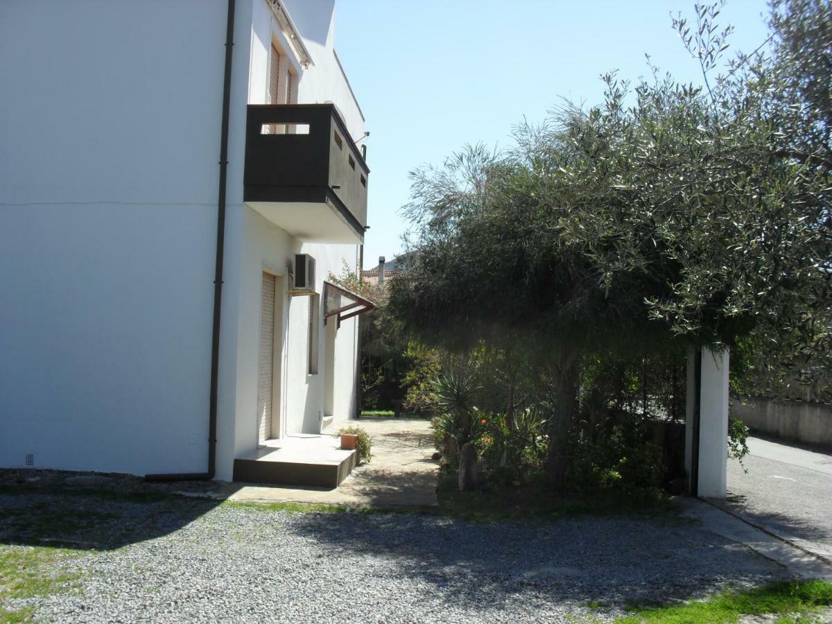 Casa Vacanze"Il Bouganville" Carbonia Exterior photo